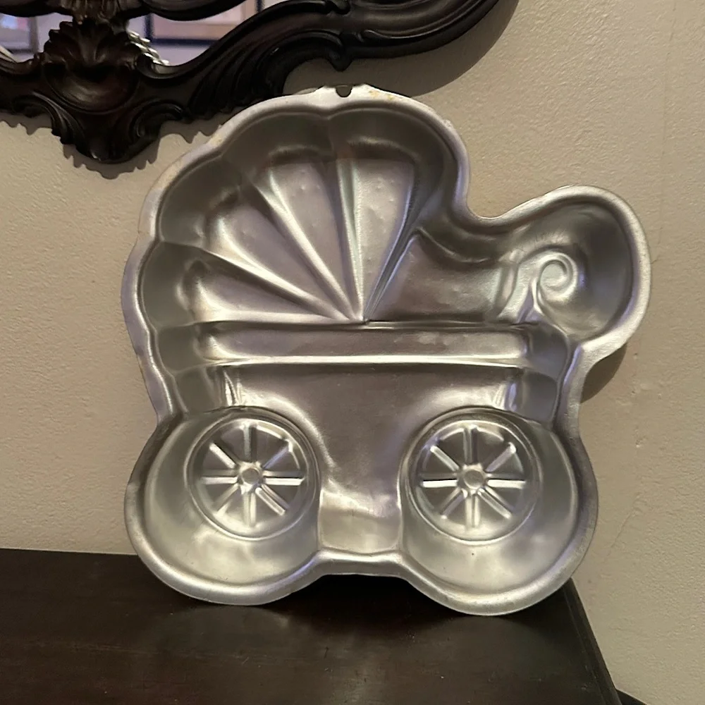 3/$20 💥 Wilton‎ Baby Carriage Babyshower Cake Pan